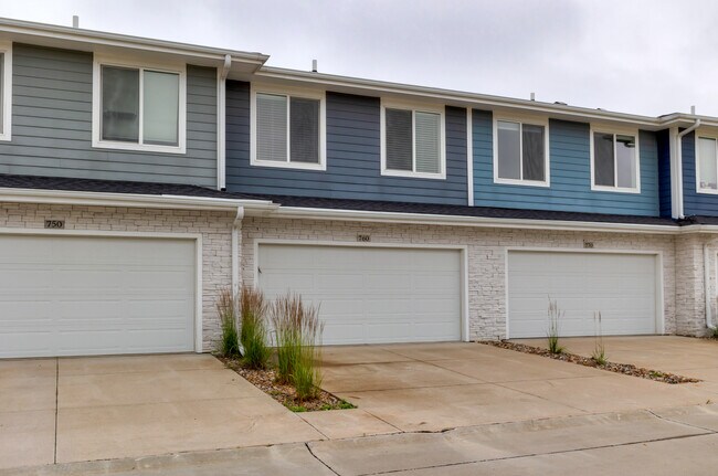 Building Photo - 760 SE Westown Pky
