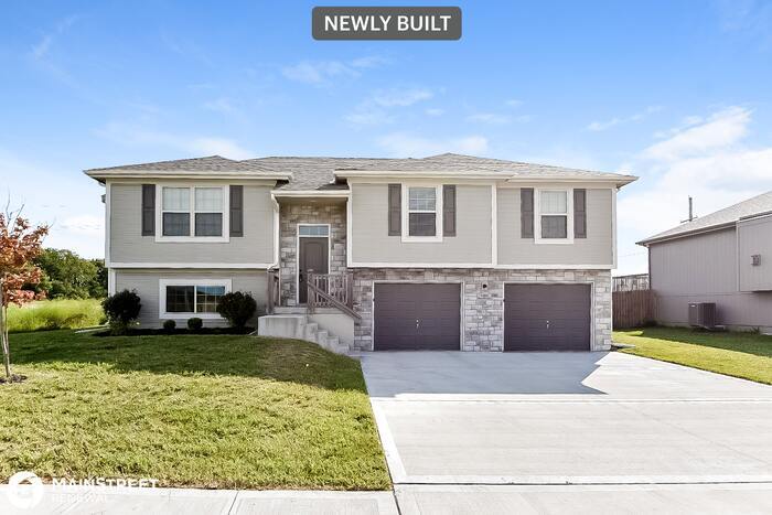 Primary Photo - 1019 Rockville Terrace, Louisburg, KS 66053