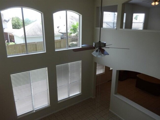 Foto del edificio - 4230 Stoney Knoll Ln