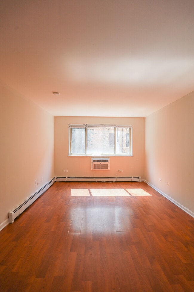 Foto del edificio - 1064 W Catalpa Ave