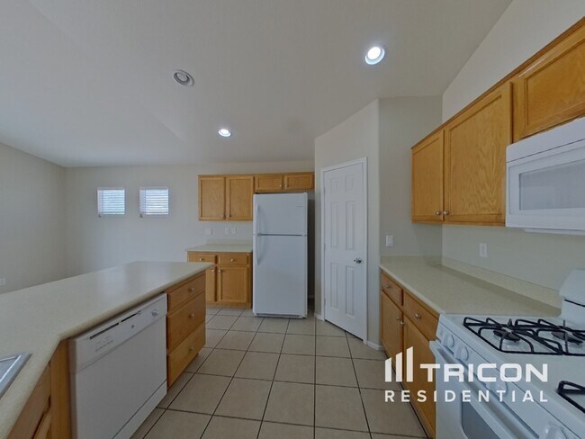 Building Photo - 2132 Meadow Green Ave