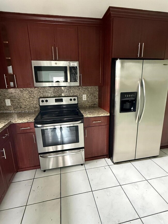 Building Photo - 1121 N 74th Way