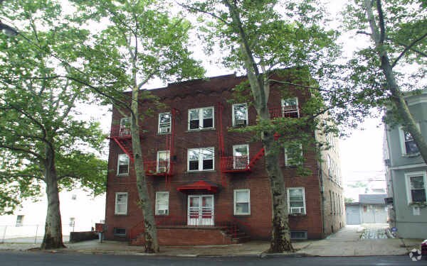 Building Photo - 720-722 Cortlandt St