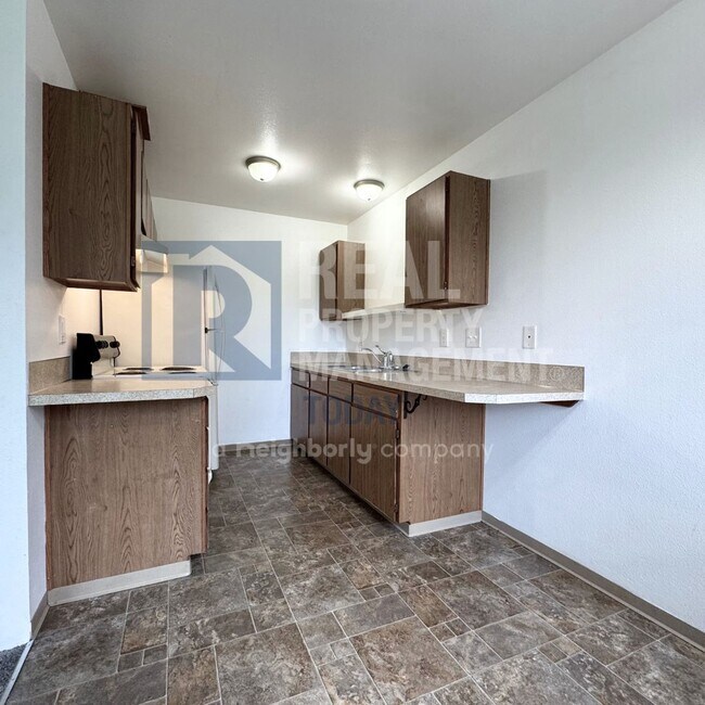 Building Photo - SJS 547 LLC - 15515 (Cascade group - Silver)