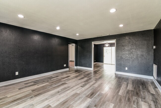 Foto del edificio - 754 Ave N SE