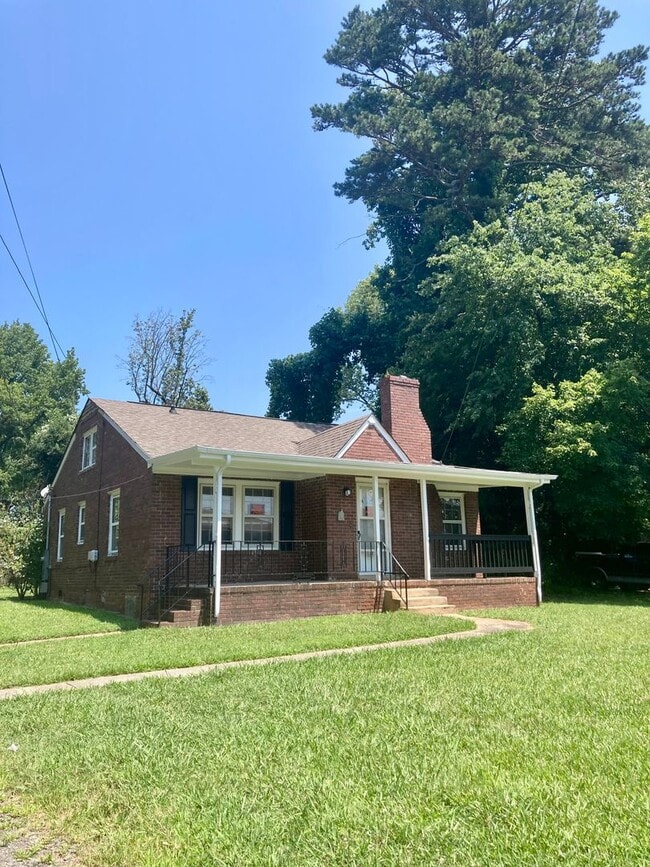 Building Photo - 3810 Plainview Rd