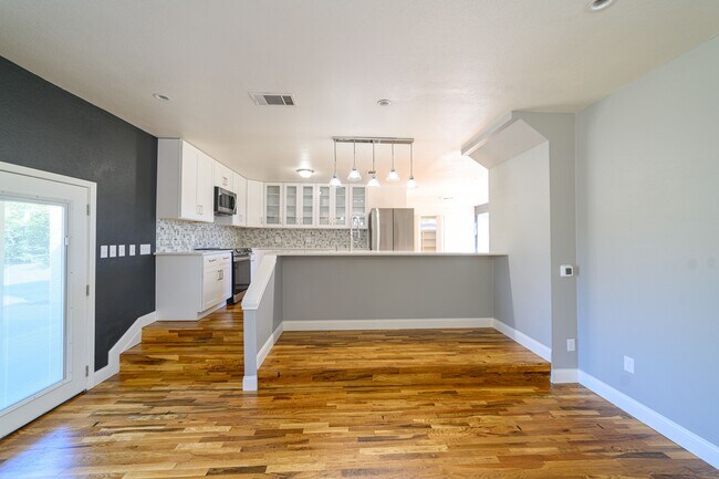 Foto del edificio - 1726 Ridge Rd