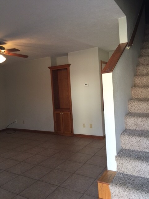 Foto del edificio - 68 Oak Grove Cir