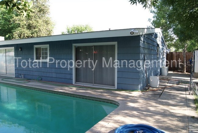Building Photo - 714 Letts Ave