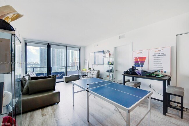 Building Photo - 2 br, 2 bath Condo - 121 NE 34th St Unit 1607