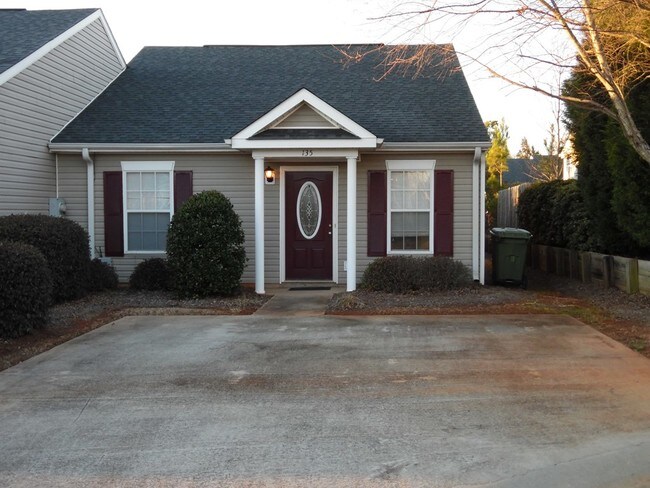 Building Photo - 135 Stonington Ln SW