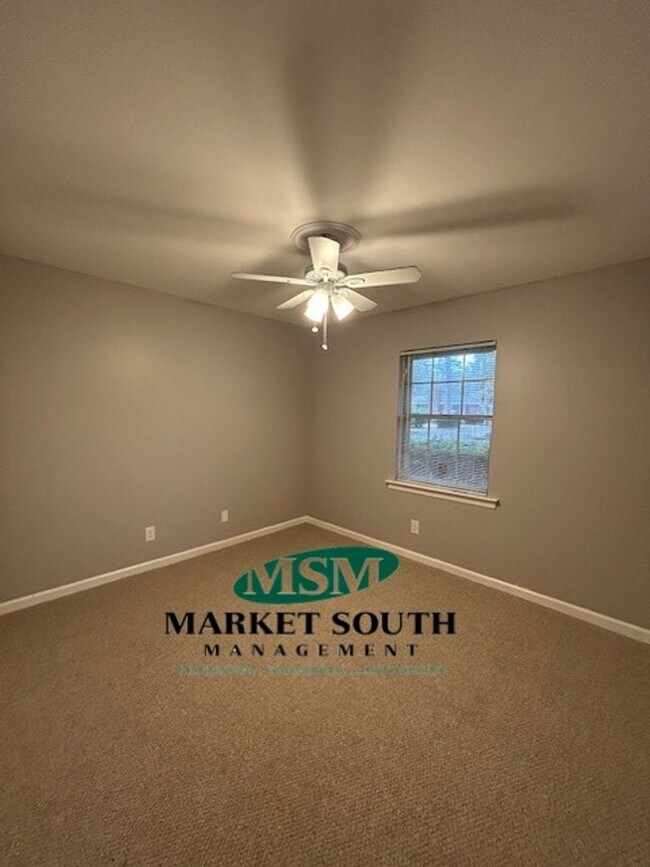 Foto del edificio - **REDUCED!!!! UPDATED MIDTOWN BEAUTY!!