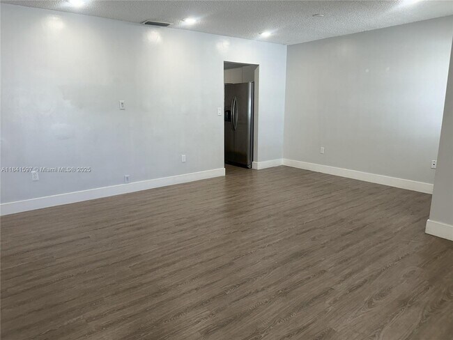 Foto del edificio - 27 W 12th St