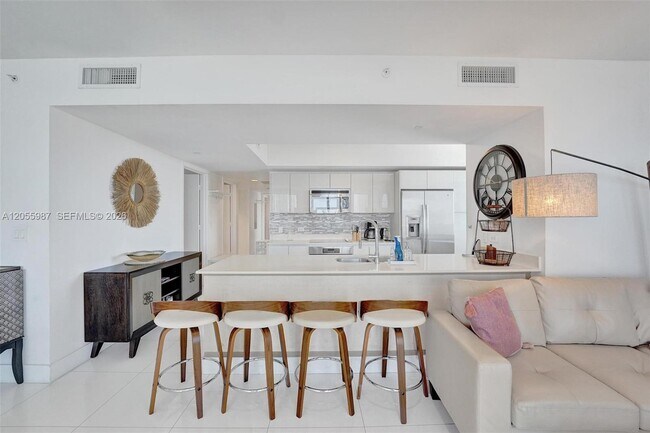 Building Photo - 2600 E Hallandale Beach Blvd