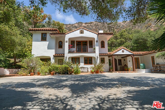 Building Photo - 3268 Serra Rd
