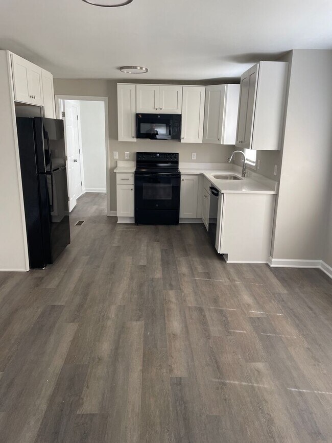 Building Photo - 1892 Ebert Rd