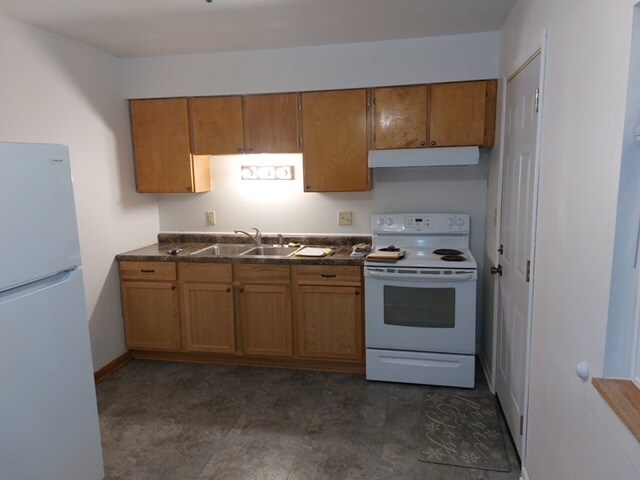 Building Photo - 8317 W Carmen Ave