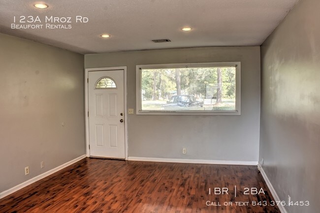Building Photo - 123A Mroz Rd