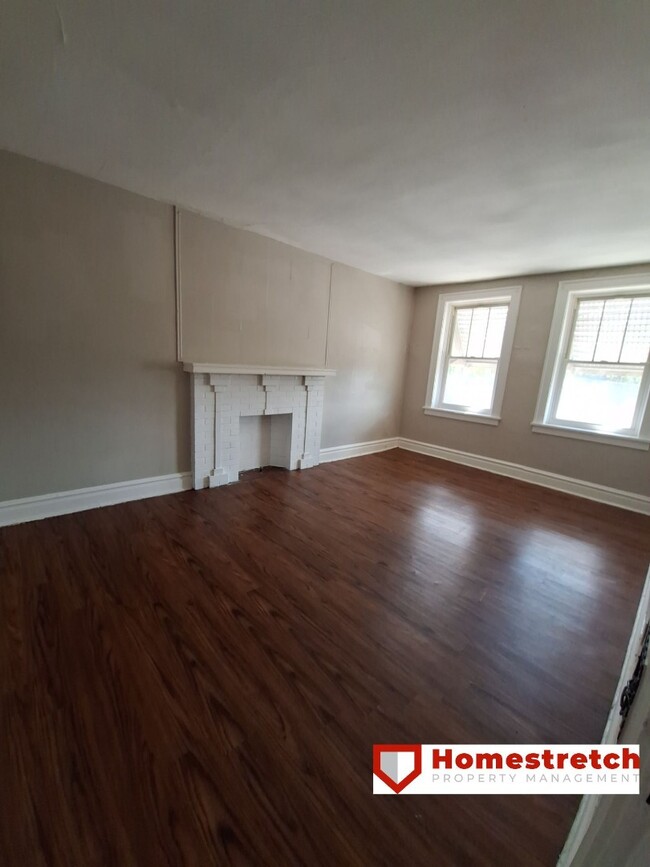 Building Photo - One Bedroom Unit Available for Immediate M...