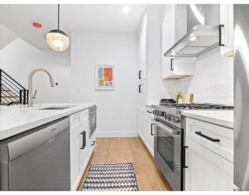 Building Photo - 156 Hudson St