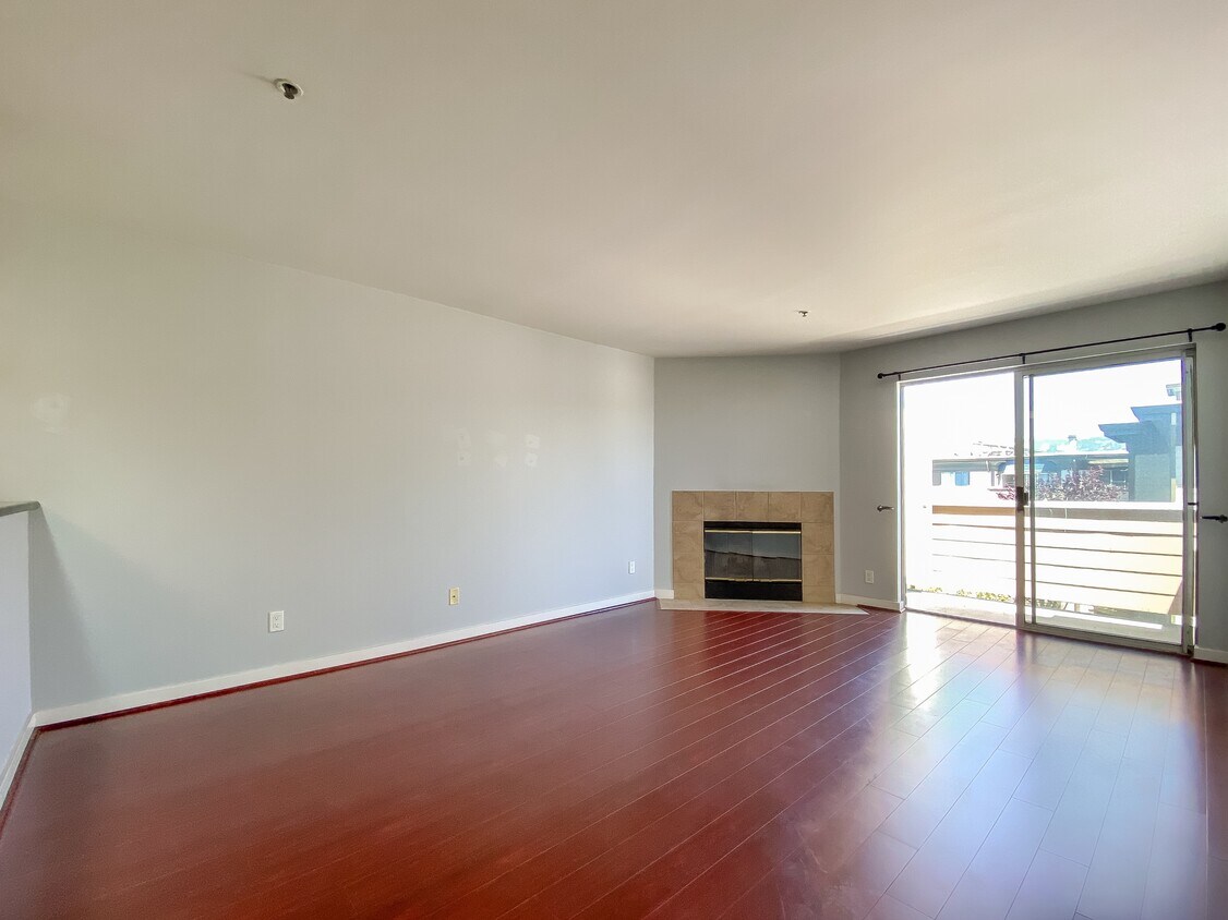 Primary Photo - 6400 Christie Ave