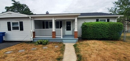 Building Photo - 816 N Commerce Ave Building Photo - 816 N Commerce Ave