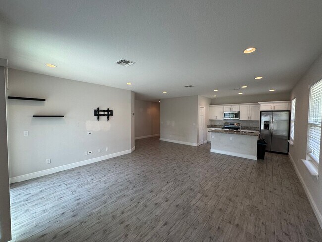 Foto del edificio - Stunning 4 Bedroom, 2 Bathroom Home with W...