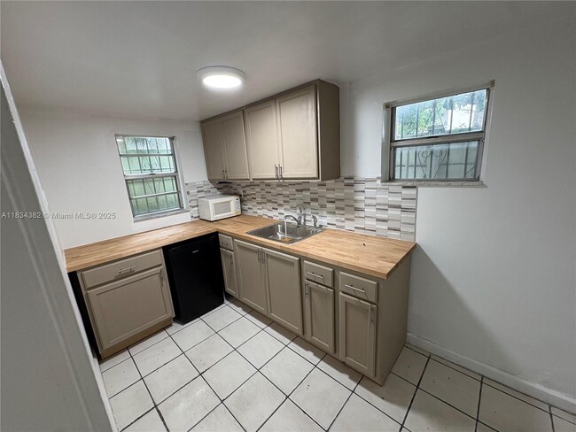 Foto del edificio - 812 SW 19th Ave