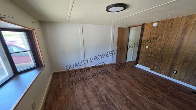Foto del edificio - 3955-3956 BLUEBIRD MOBILE CT