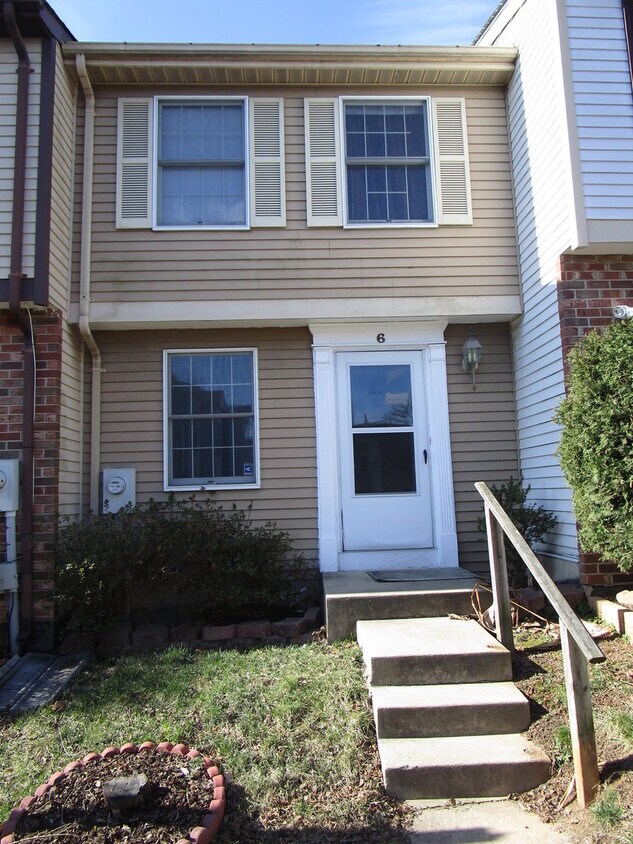 Primary Photo - Gorgeous 2 BR/2 BA Townhome in Silver Spring!