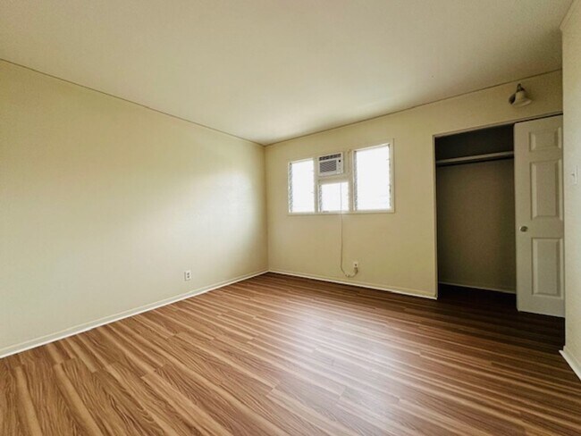 Foto del edificio - 2 Bedroom, 1.5 bathroom with 2 Open Parking