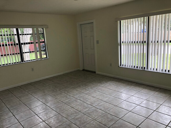 Building Photo - 300 S Orlando Ave