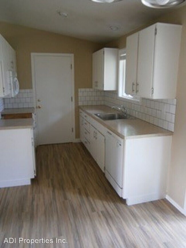 Building Photo - 3 br, 1 bath House - 245 SW 130th Ave.