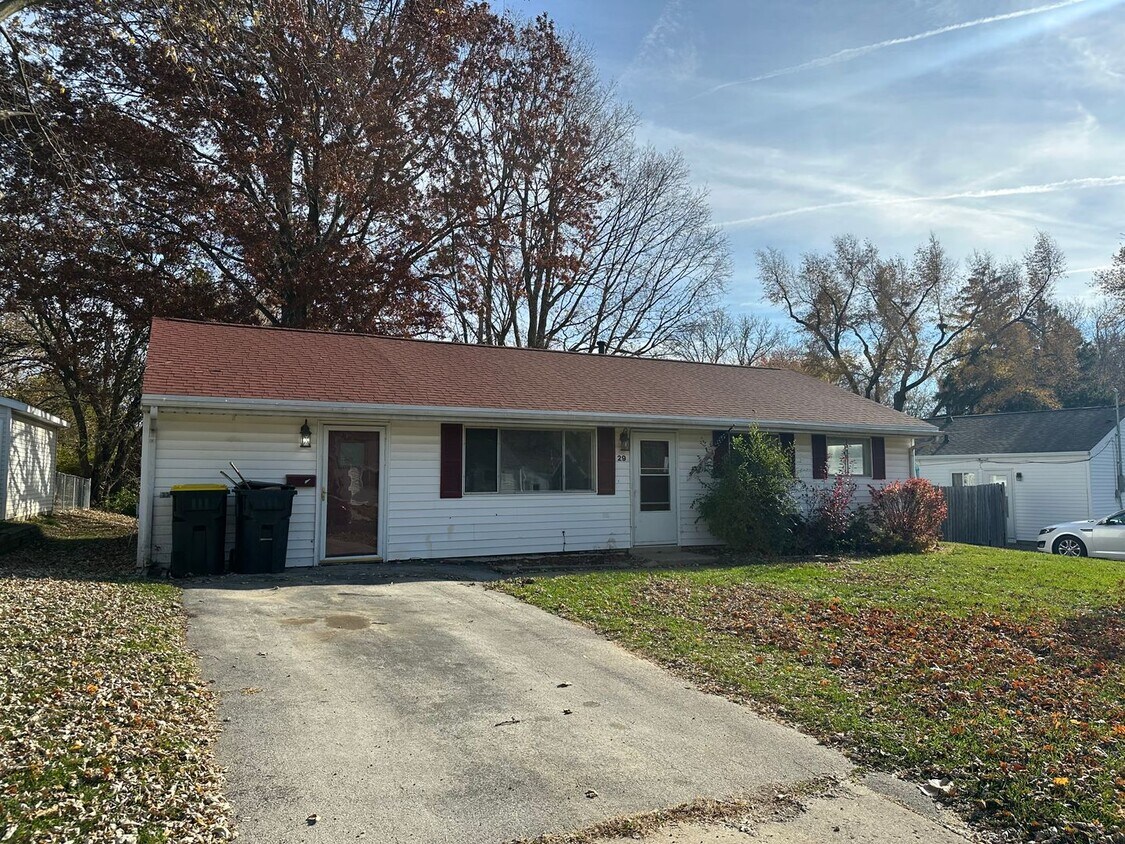 29 Norwood Ave, Normal, IL 61761 House Rental in Normal, IL