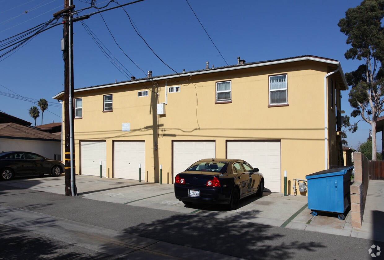Building Photo - 821-825 Sartori Ave