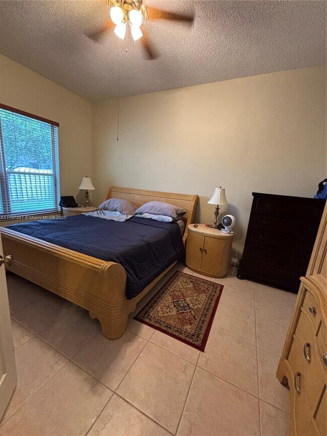 Foto del edificio - 13317 NW 15th Ct