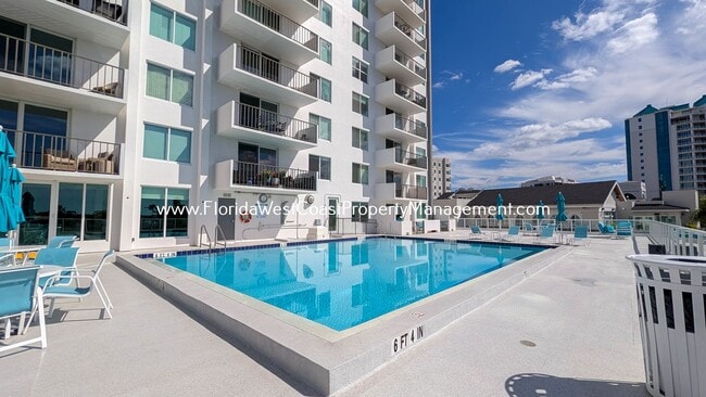 Building Photo - DOWNTOWN 15th FLOOR CONDO! 2 BEDROOM CONDO ! UPDATED! CITY VIEWS!