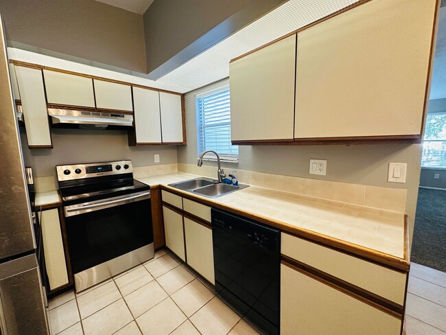 Building Photo - 1 Bedroom Condo in Harbourtowne - Palm Har...