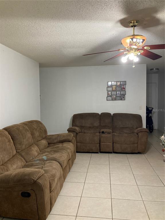 Building Photo - 10 E Las Palmas Way