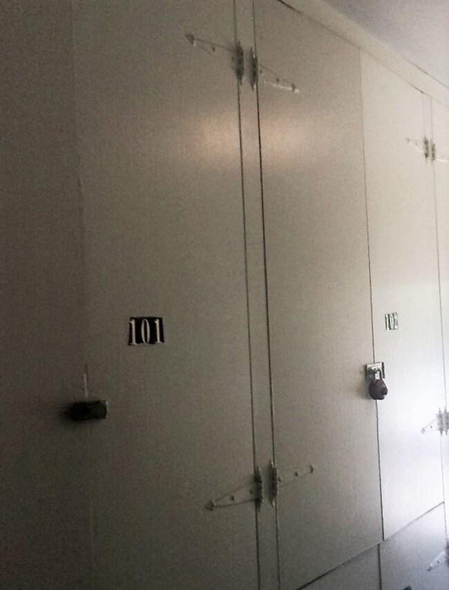 Building Photo - SUBLEASE AVAILABLE NOW - Sublease PROMO