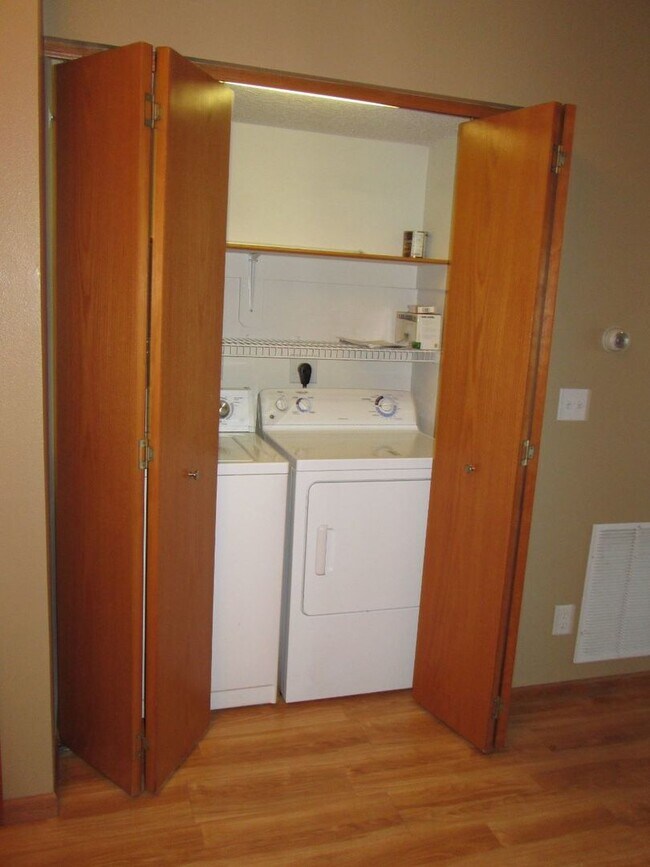 Building Photo - AVAILABLE NOW!!! Rent reduced through July...
