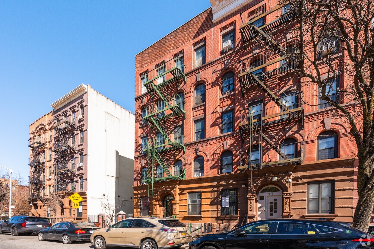 Fotografía del edificio - 9 E 131st St