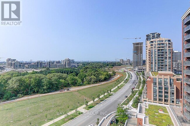 Photo du bâtiment - 1-901 Uptown Dr