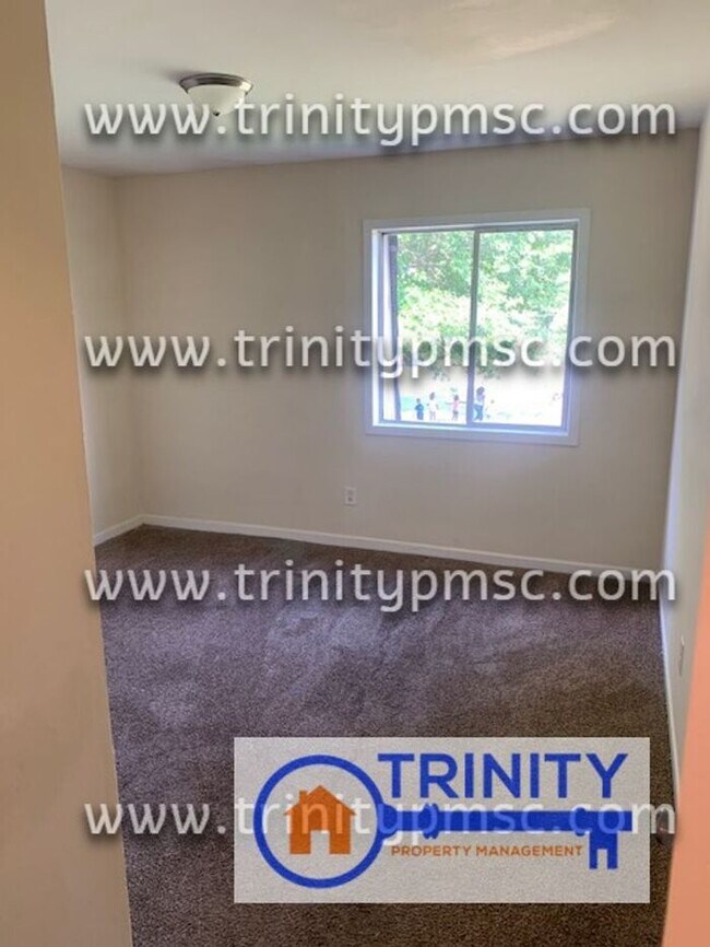 Building Photo - Upstairs apartment available now!