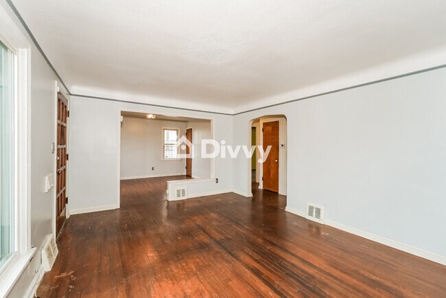 Foto del edificio - 14906 Kingsford Ave