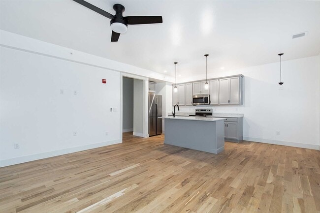 Building Photo - 44 Lagrange Ave