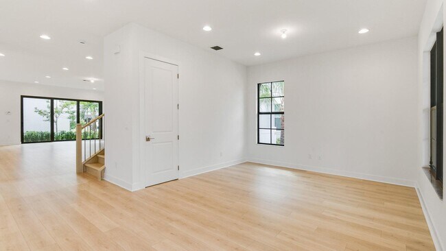 Foto del edificio - 13136 Alton Rd