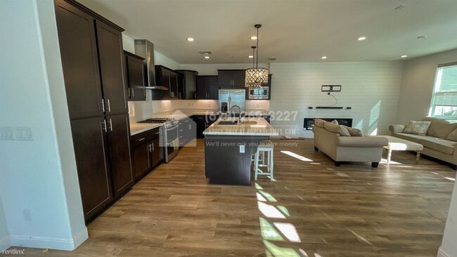 Building Photo - 4 br, 3 bath House - 1306 Larkspur Drive -