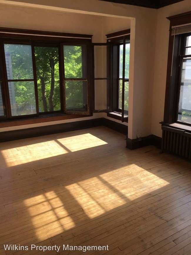 Building Photo - 2534 N Farwell Ave