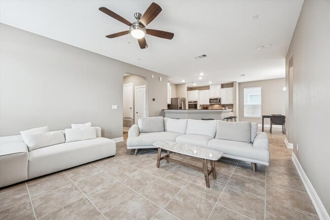 Building Photo - 6200 Albany Sleigh Dr